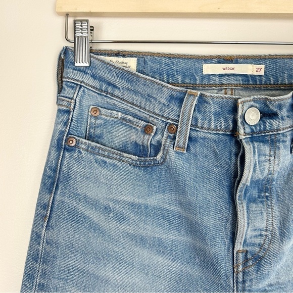 Aritzia Levi's Wedgie Straight Jean High-waisted straight jeans - Picture 6 of 6